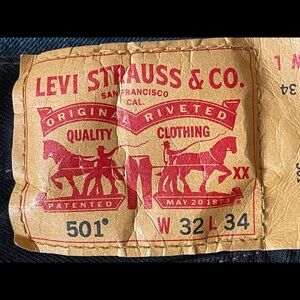 4 pair Levi’s 32x35 jeans. Very good to excellent.